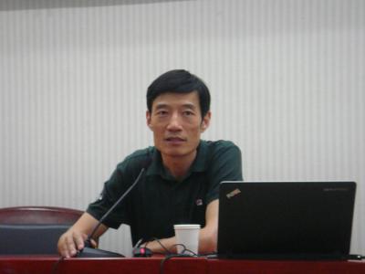  傅宏教授和同学们探讨心理学问题
